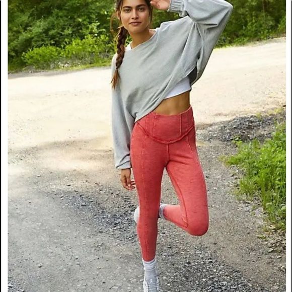 NWT - FP Movement Hybrid High Rise Leggings in Color: Lipstick Size: M - Picture 1 of 14